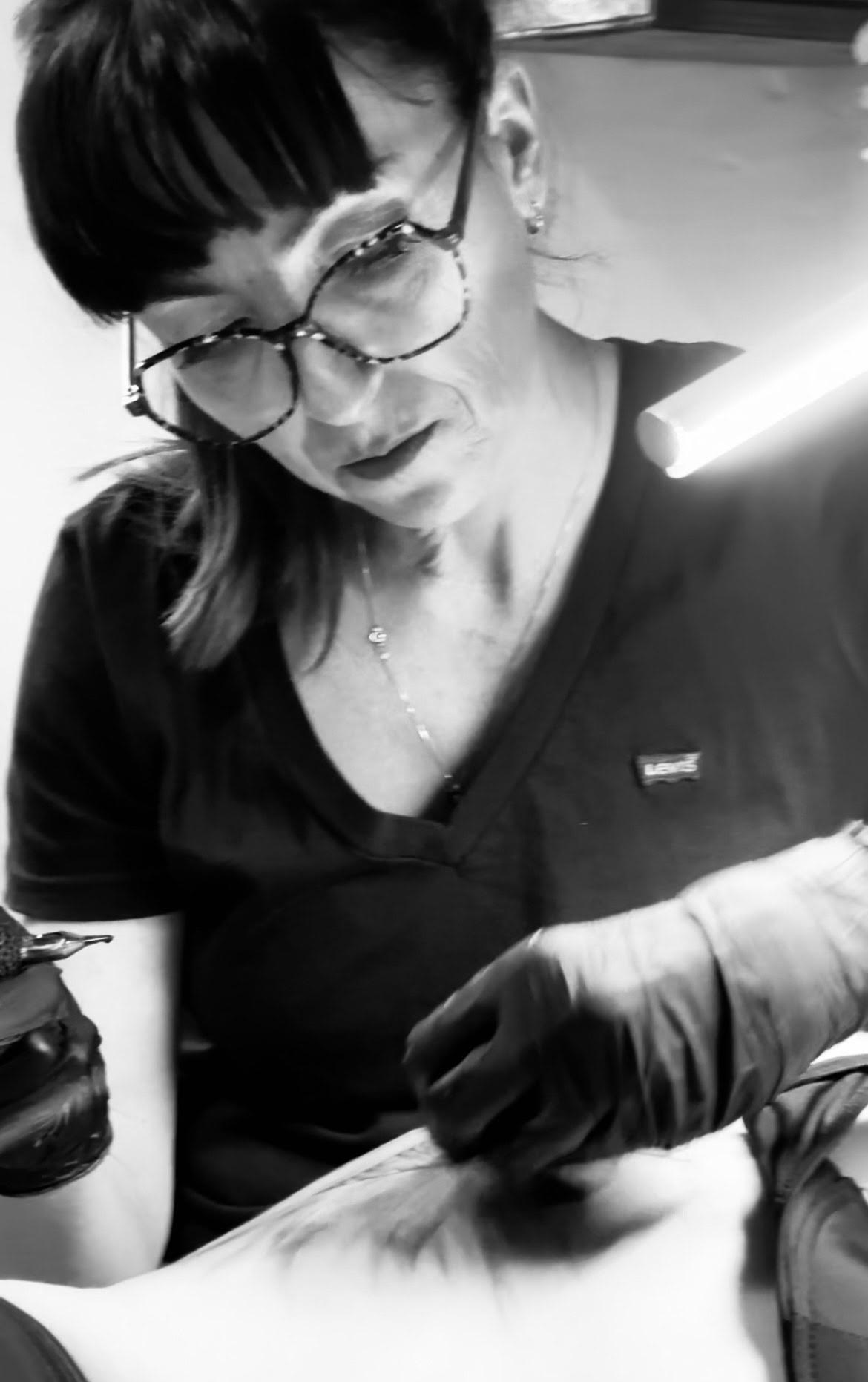 Luluslash — tatoueure réalisme couleur et fine line à Lançon-de-Provence